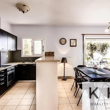 Semesterbostad Nima Family Cottage In Vlachata Village!